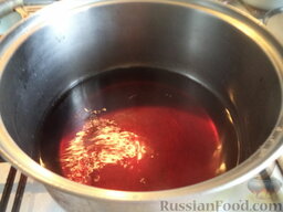 Сироп из лепестков роз: Полученный сок фильтруют через три-четыре слоя марли.