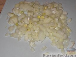 Беф-строганов в грибном соусе: Как приготовить беф-строганов в грибном соусе:    Лук очистить, вымыть и мелко нарезать.