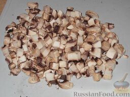 Беф-строганов в грибном соусе: Грибы вымыть и мелко нарезать.