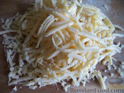 Картошка по-французски: Твердый сыр натереть на крупной терке.