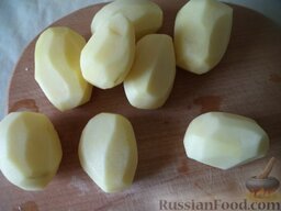 Картошка по-французски: Картофель почистить, помыть.  Включить духовку.