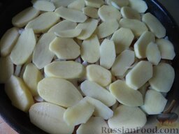 Картошка по-французски: А затем - слой картофеля.
