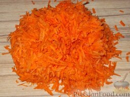 Котлеты морковные: Как приготовить морковные котлеты с манкой:    Очистить и вымыть морковь, натереть на крупной терке (нарезать соломкой).