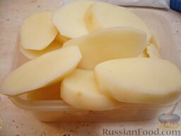 Карась в сметане: Как приготовить карася в сметане:    Картофель очистить, вымыть и нарезать кружочками толщиной 1 см