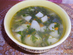 Суп картофельный со щавелем: Разлить суп по тарелкам.