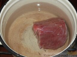Каурма-шурпа по-узбекски: Как варить шурпу из говядины:    Мясо залить холодной водой (1 л).
