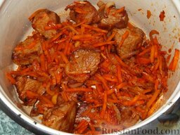 Каурма-шурпа по-узбекски: Затем мясо с овощами переложить в кастрюлю.