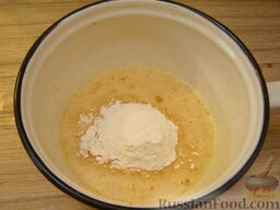 Заварной крем: Затем с мукой, ванильным порошком (или ванильным сахаром).