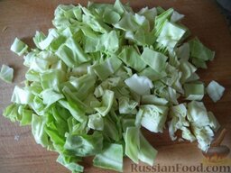 Овощное рагу: Как приготовить овощное рагу с картофелем:    Белокочанную капусту режут шашечками.