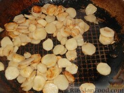 Топинамбур жареный: На сковороде разогреть растительное масло. Топинамбур, помешивая, обжарить в растительном масле на среднем огне (10-15 минут), посолить.