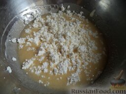 Творожное печенье: Как приготовить творожное печенье:    Масло растопить, добавить туда творог, соду, соль.