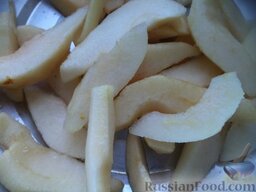Варенье грушевое с лимоном: Затем очистить, освободить от сердцевины с семенами, нарезать крупными дольками.