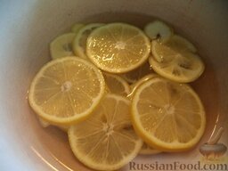 Варенье грушевое с лимоном: Лимонные кружочки залить кипятком, проварить 3 мин.