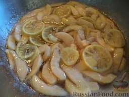 Варенье грушевое с лимоном: Кипящим сиропом залить подготовленные груши и лимонные дольки, выдержать 1 час.