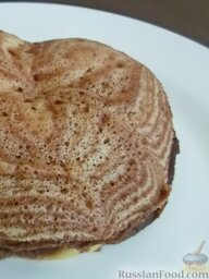 Торт «Зебра» для простой микроволновой печи: Выпекать пирог 