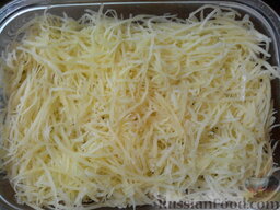 Салат «Полянка»: 4 слой - тертый на мелкой терке сыр (натирать можно сразу в блюдо).