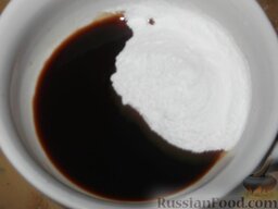 Эклер: Кофейная глазурь: к сахарной пудре добавить горячий крепкий натуральный кофе (напиток).