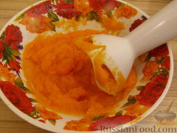 Домашний паштет: Морковь очистить и пюрировать блендером.