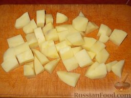 Свекольник домашний: Картофель очистить и нарезать кубиками.