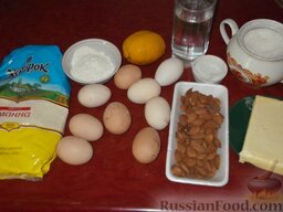 Ревани (сладкий пирог с сиропом, из манной крупы, муки и яиц): Подготовьте продукты.    Растопите масло.