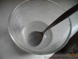 Булочка с маком (рулет): Соль растворить в теплой воде (50 мл).