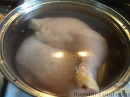 Суп-пюре из курицы: Как приготовить суп-пюре из курицы:    Курицу залить холодной водой и сварить при слабом кипении до мягкости (около часа), добавив в конце лавровый лист и перец горошком.
