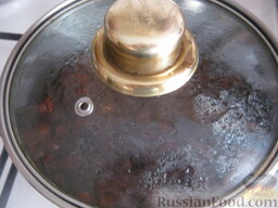 Отвар шиповника: Посуду закрыть крышкой, кипятить на среднем огне 10 минут.