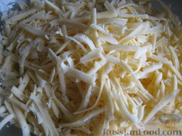 Хачапури с творогом: Для начинки: натереть сыр.