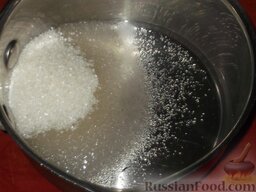 Крем белковый заварной: Сахар соединяют с водой в кастрюльке.