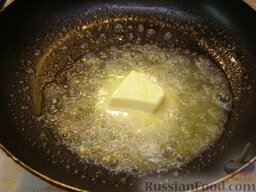 Жаркое из кролика: На сковороде растопить сливочное масло.