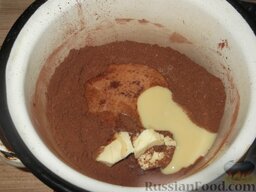 Пирожное «Буше», глазированное шоколадом: Молоко, сахар, смешанный с какао-порошком и сливочное масло перемешивают со сгущенным молоком.