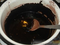 Пирожное «Буше», глазированное шоколадом: Поставьте на очень маленький огонь. При помешивании нагревают до полного растворения сахара и получения равномерной коричневой массы.
