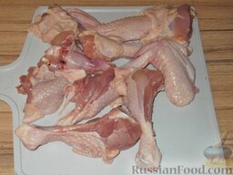 Плов с курицей: Как приготовить плов с курицей:    Курицу разрезать на части.