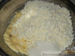 Творожный крем «Лебедушка»: Добавить творог, ванильный сахар и вымешать до получения однородного, пышного крема.