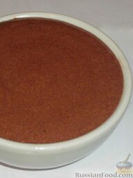 Крем шоколадный заварной: Готовый крем шоколадный заварной складывают в порционную посуду и охлаждают.