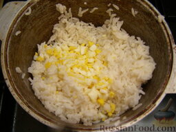 Курник: В рис добавить рубленое сваренное вкрутую яйцо.