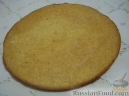 Медовый торт со сгущенкой: Таким же образом испечь остальные 3 коржа.
