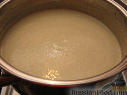 Суп-пюре из шампиньонов: Вместо льезона в суп-пюре можно добавить просто горячее молоко с маслом или прогретые жирные сливки. При этом можно изменять густоту супа.