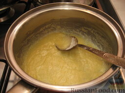 Суп-пюре из шампиньонов: Слегка обжарить муку с маслом.