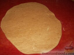 Печенье «Пипаркок»: Затем тесто раскатать в пласт толщиной 3 мм.    Включить духовку.