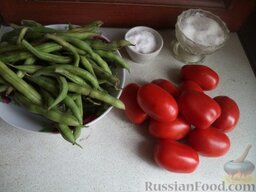 Фасоль в томатном соусе: Продукты для приготовления фасоли в томатном соусе перед вами.    Банки хорошо промыть.