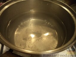 Огурцы малосольные (свежепросольные): В горячей воде (около 80 градусов) растворить соль.