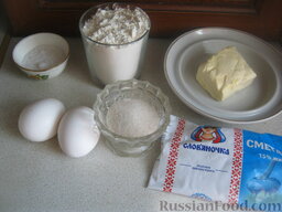 Сдобное тесто на сметане (для пирожков и ватрушек): Продукты для теста на ватрушки или пирожки перед вами.