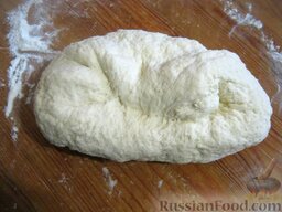 Сдобное тесто на сметане (для пирожков и ватрушек): Затем вымешивая рукой по кругу замесить мягкое тесто.