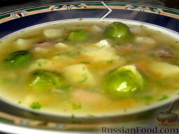 Cуп с брюссельской капустой: Через 10-15 минут подавать суп к столу. К супу можно подать поджаренные гренки.  Приятного аппетита!