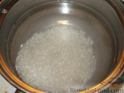 Котлеты из печени и риса: Как приготовить котлеты из печени и риса:    Припустить рис (в данном случае припустить - отварить до полуготовности). Для этого рис залить водой, довести до кипения и варить 5 минут. Затем слить воду, рис промыть.