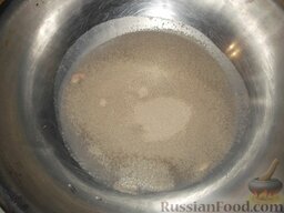 Баурсак сдобный: Как приготовить баурсаки по-татарски:    Приготовить сдобное тесто для баурсаков. В подогретой до 30°С воде (или в молоке) (80% нормы) растворить дрожжи