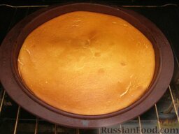 Воздушный пирог из сметаны: Готовый пирог охладить в духовке.