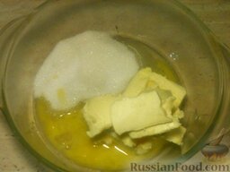 Печенье «Взлетное»: Соединить в одной миске яйца, сахар и масло.