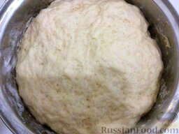Пирожки с капустой: Оставьте его в теплом месте (1,5-2 часа) подходить, а тем временем займитесь приготовлением начинки.